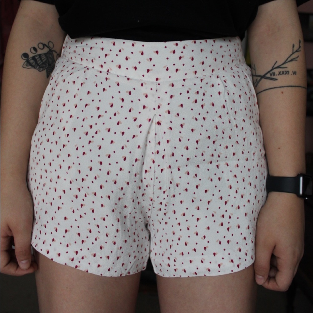 ♠️♥️♣️♦️Lauren Conrad white shorts